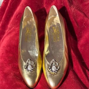 Salvatore Ferragamo Elegant Gold Women's Pumps with pearl and diamonds decor